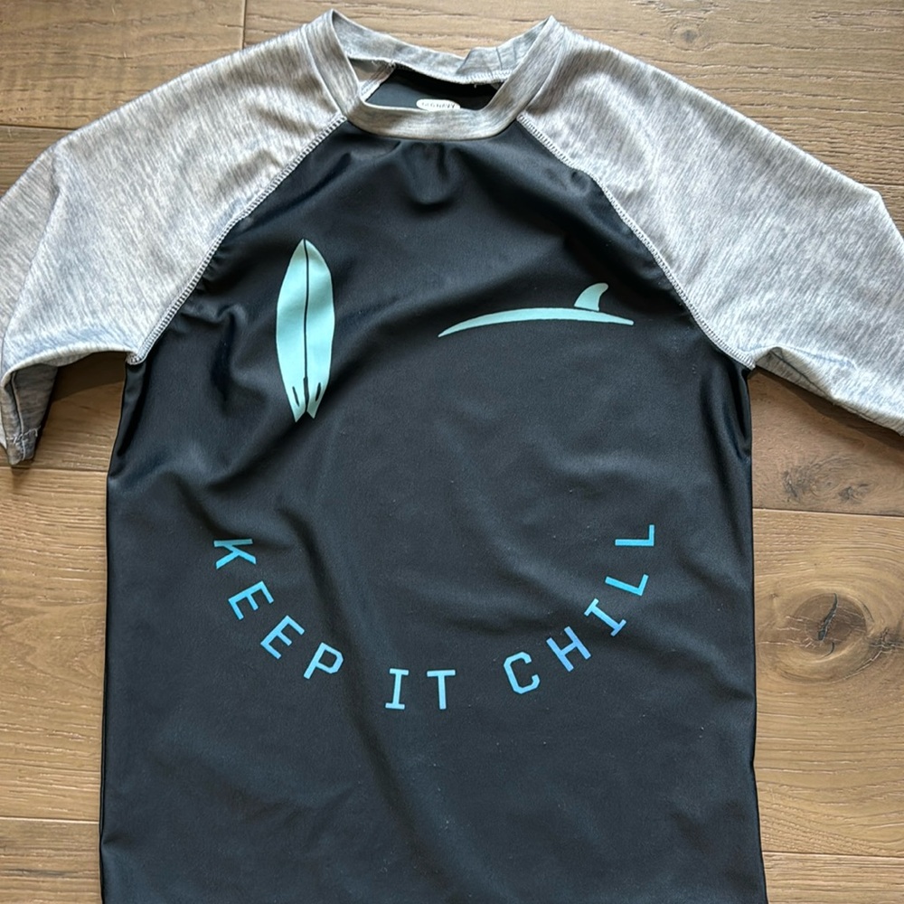 Keep it chill, rashguard size 8